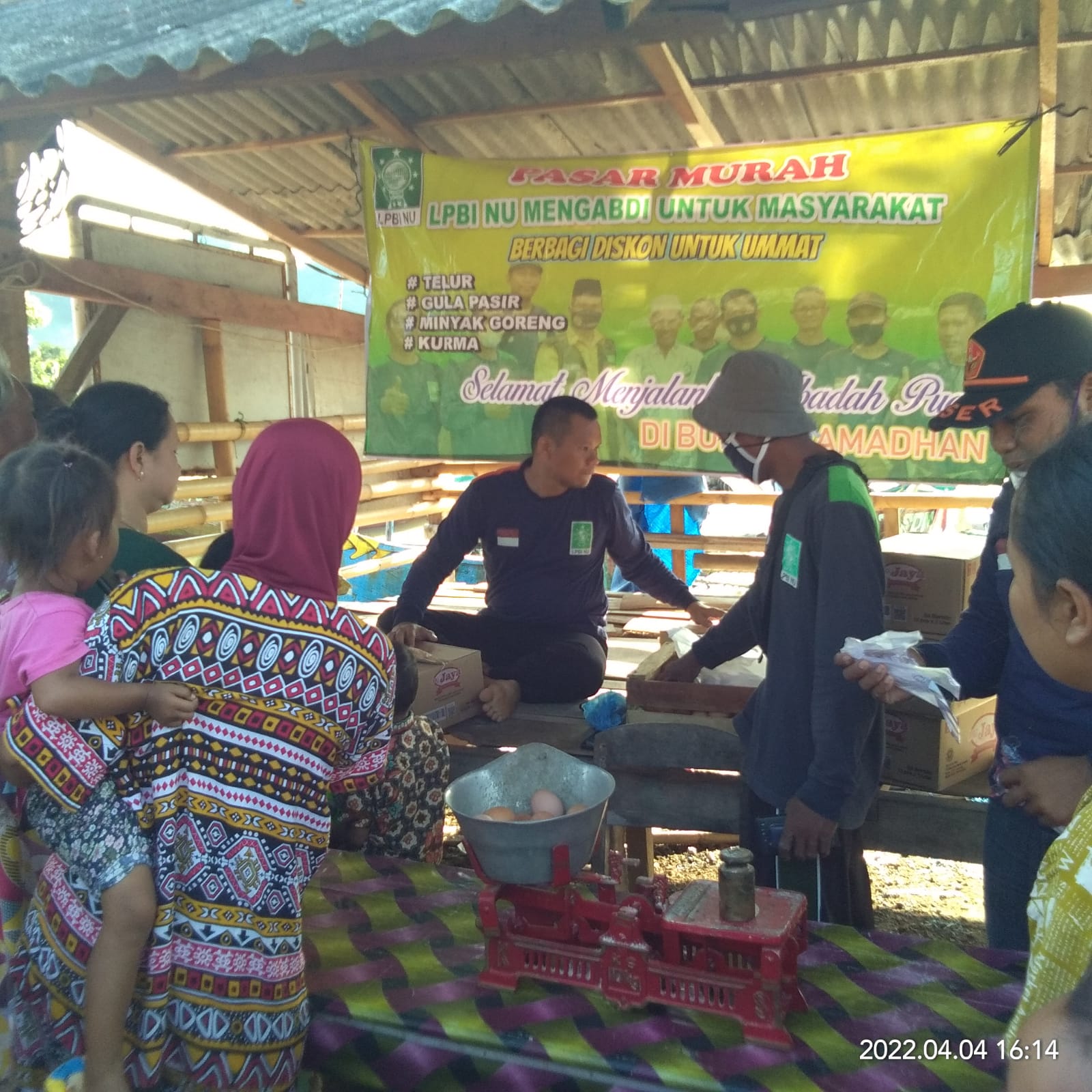 LPBI NU Gelontorkan 4 Ton Minyak Goreng untuk Warga Miskin