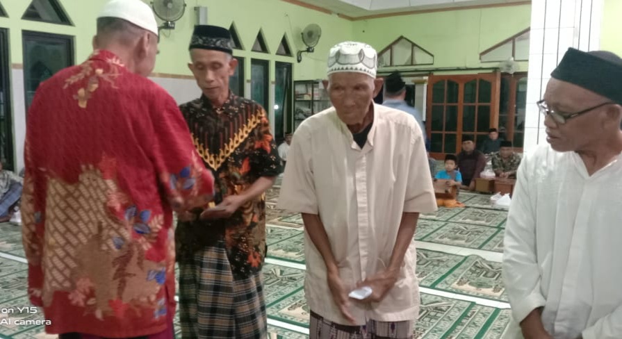 Masjid Besar Gembong Santuni 110 Yatim-Dhuafa