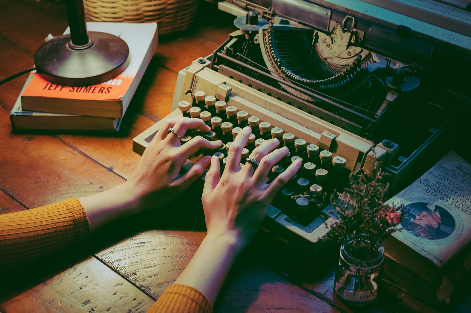 Ilustrasi, Dari Membaca ke Karya - PCNU PATI. Photo by Min An on Pexels