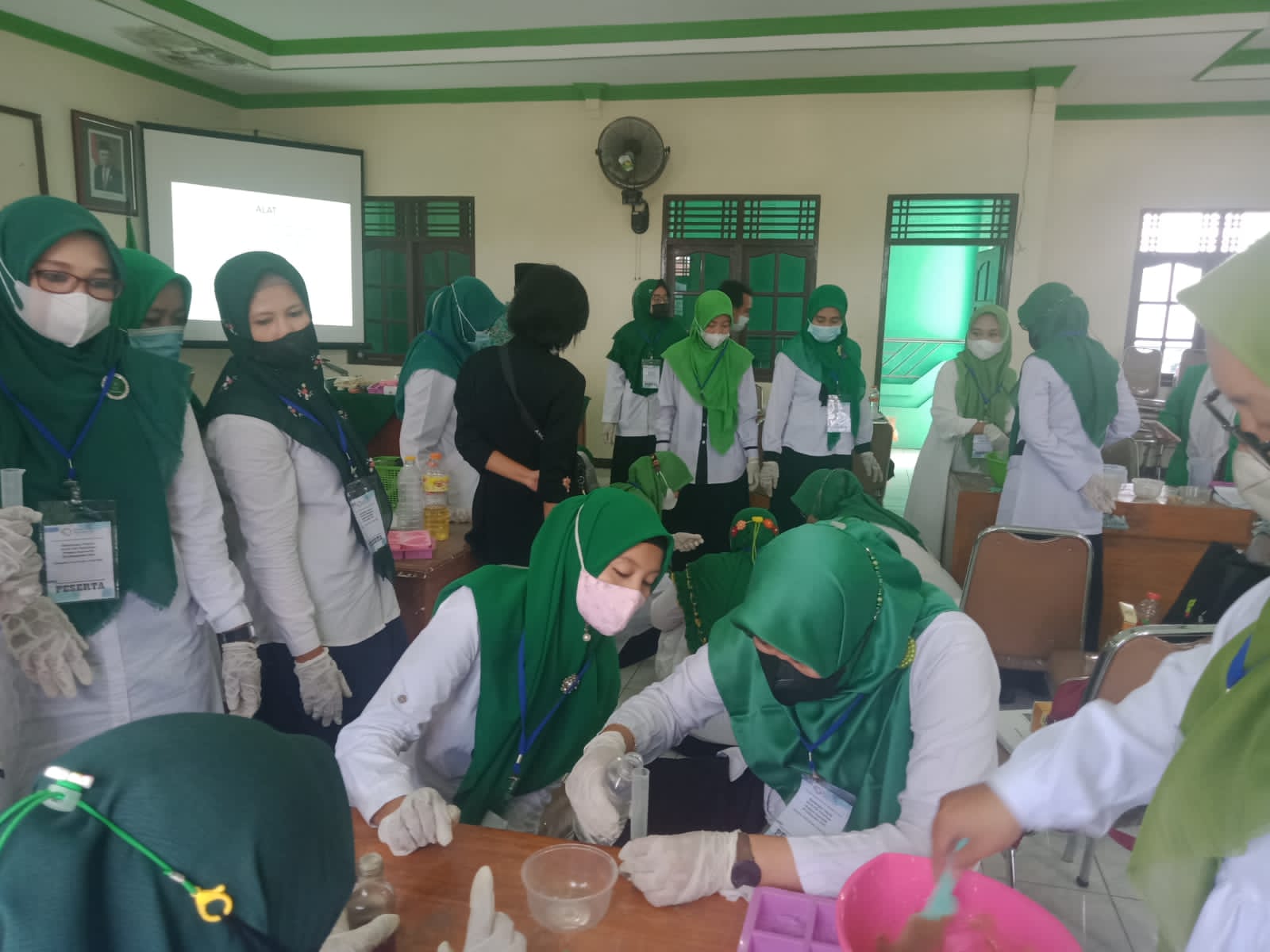 Genjot Kemandirian Ekonomi, Fatayat Dilatih Bikin Kosmetik