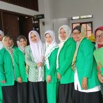 Tazkiyatul Muthmainnah (tengah jas batik) anggota komisi E DPRD Jateng usai melakukan FGD dengan Kader GPSA Fatayat NU Pati
