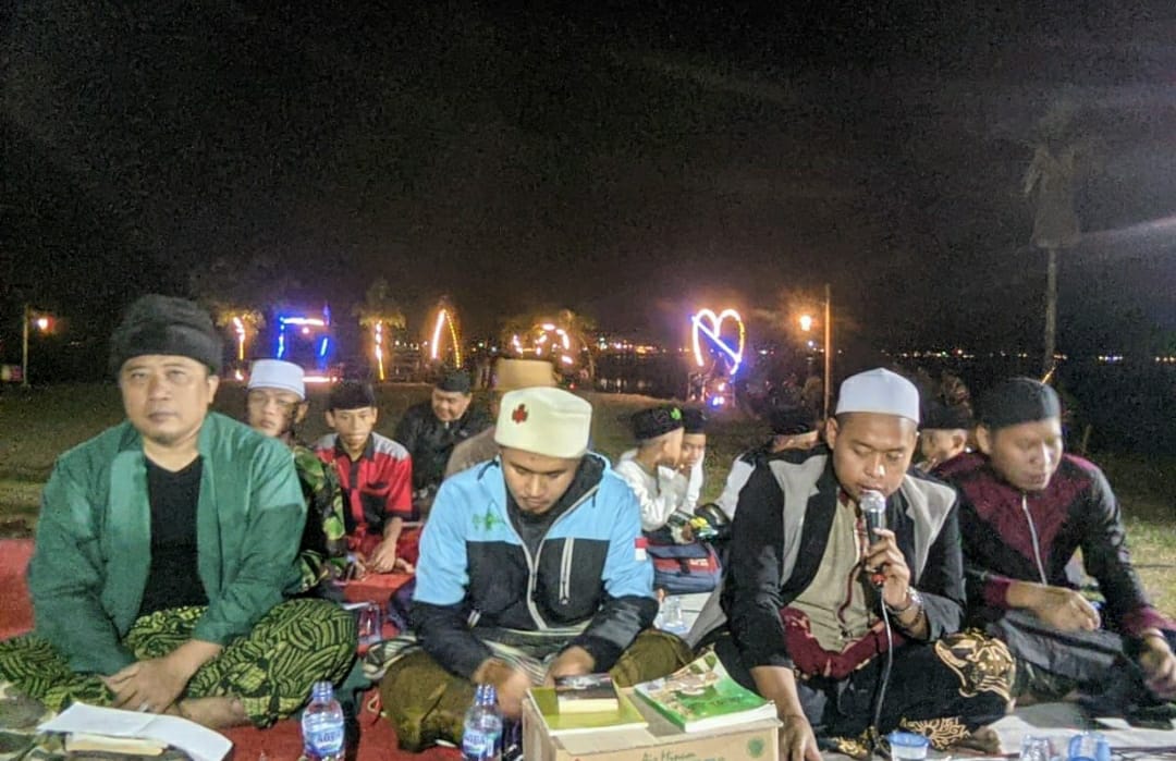 PCNU PATI - Majelis an Nuronniyyah Gelar Maulid di Pinggir Waduk Gembong