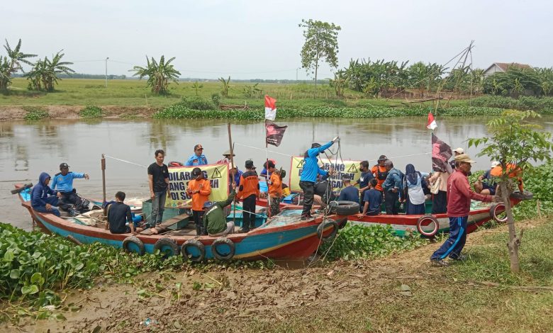 Masyarakat Lintas Agama Bersih-Bersih Sungai Juwana