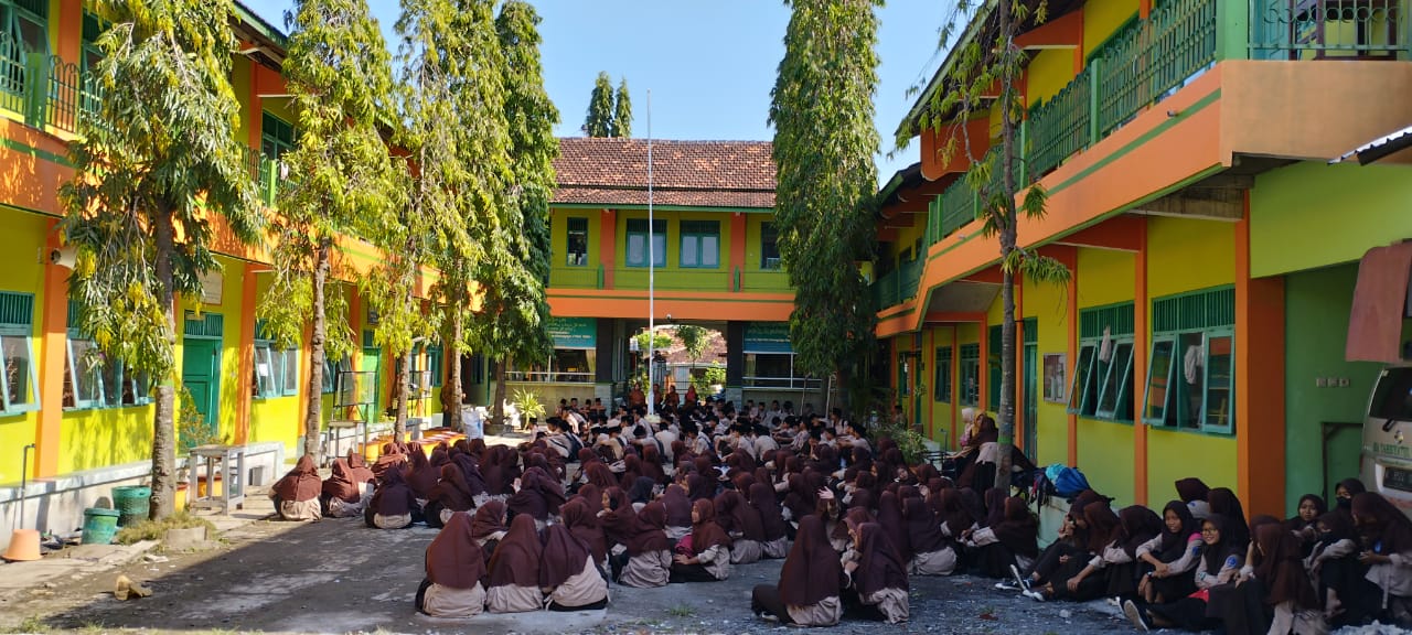 Peringati Hari Sumpah Pemuda, MA Tarbiyatul Banin Adakan Lomba Parade Puisi