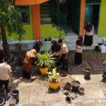 Peringari Hari Sumpah Pemuda, MA Tarbiyatul Banin Adakan Kerja Bakti