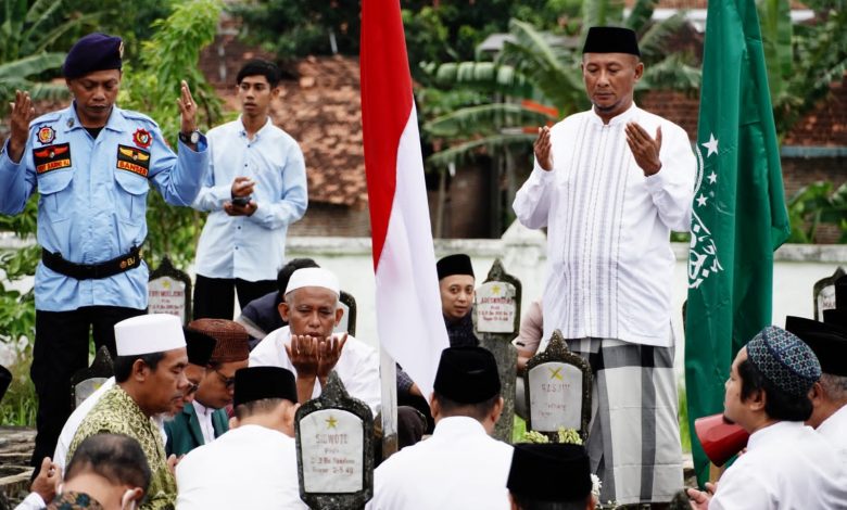 Sambut Hari Santri 2022, PCNU Pati Ziarah ke Makam Gus Hasyim