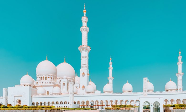 Masjid Sebagai Center of Literasi. Photo by Dhru J on Unsplash.