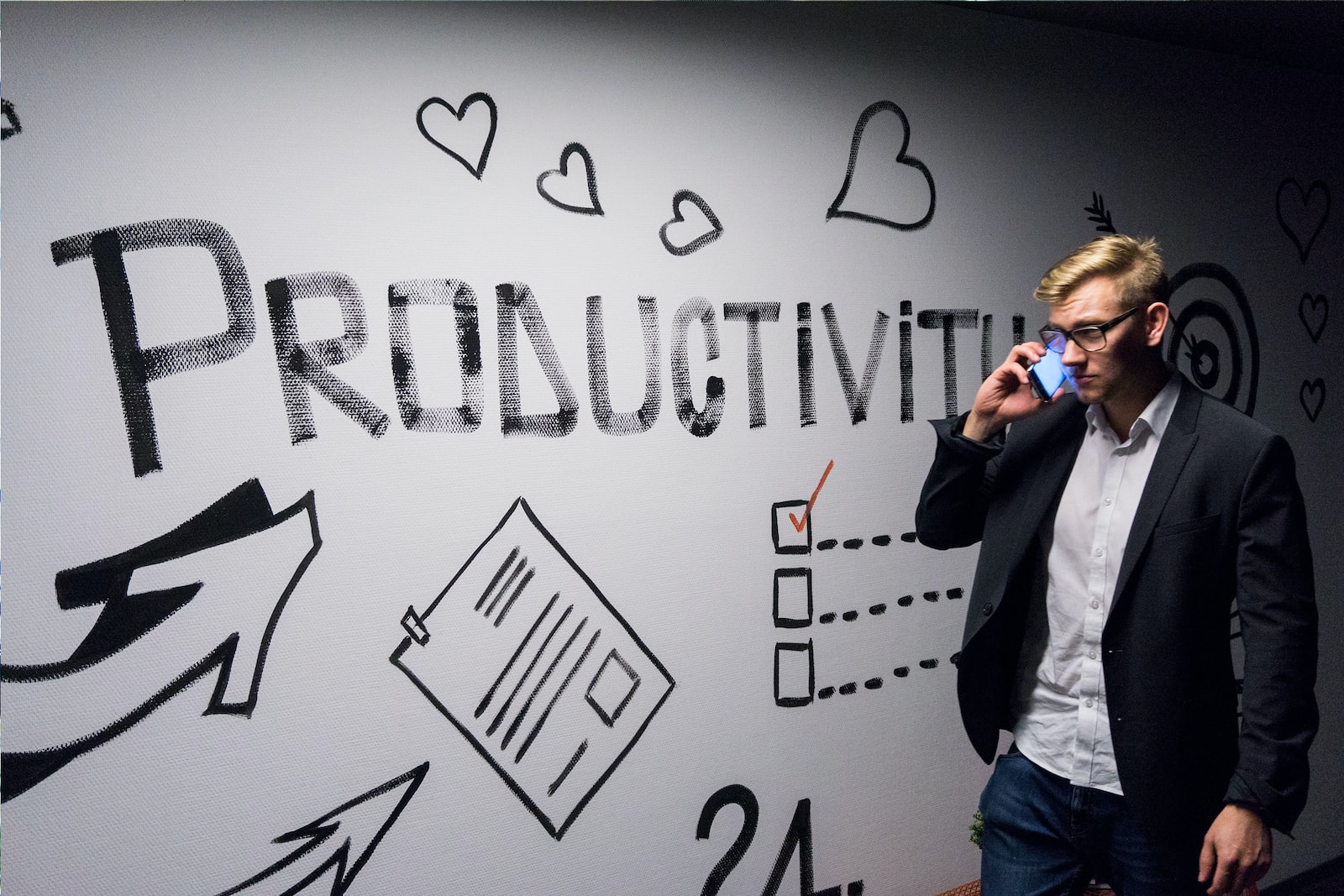 4 Tips Agar Tetap Produktif saat Weekend. Photo by Andreas Klassen on Unsplash.