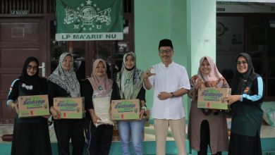 Presiden Pecinta Sholawat Berikan Sembako ke Dapur Umum NU Peduli Pati