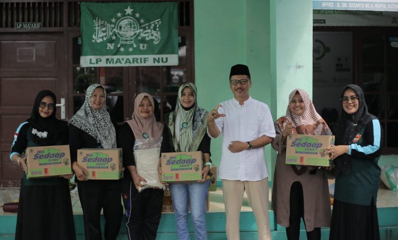 Presiden Pecinta Sholawat Berikan Sembako ke Dapur Umum NU Peduli Pati