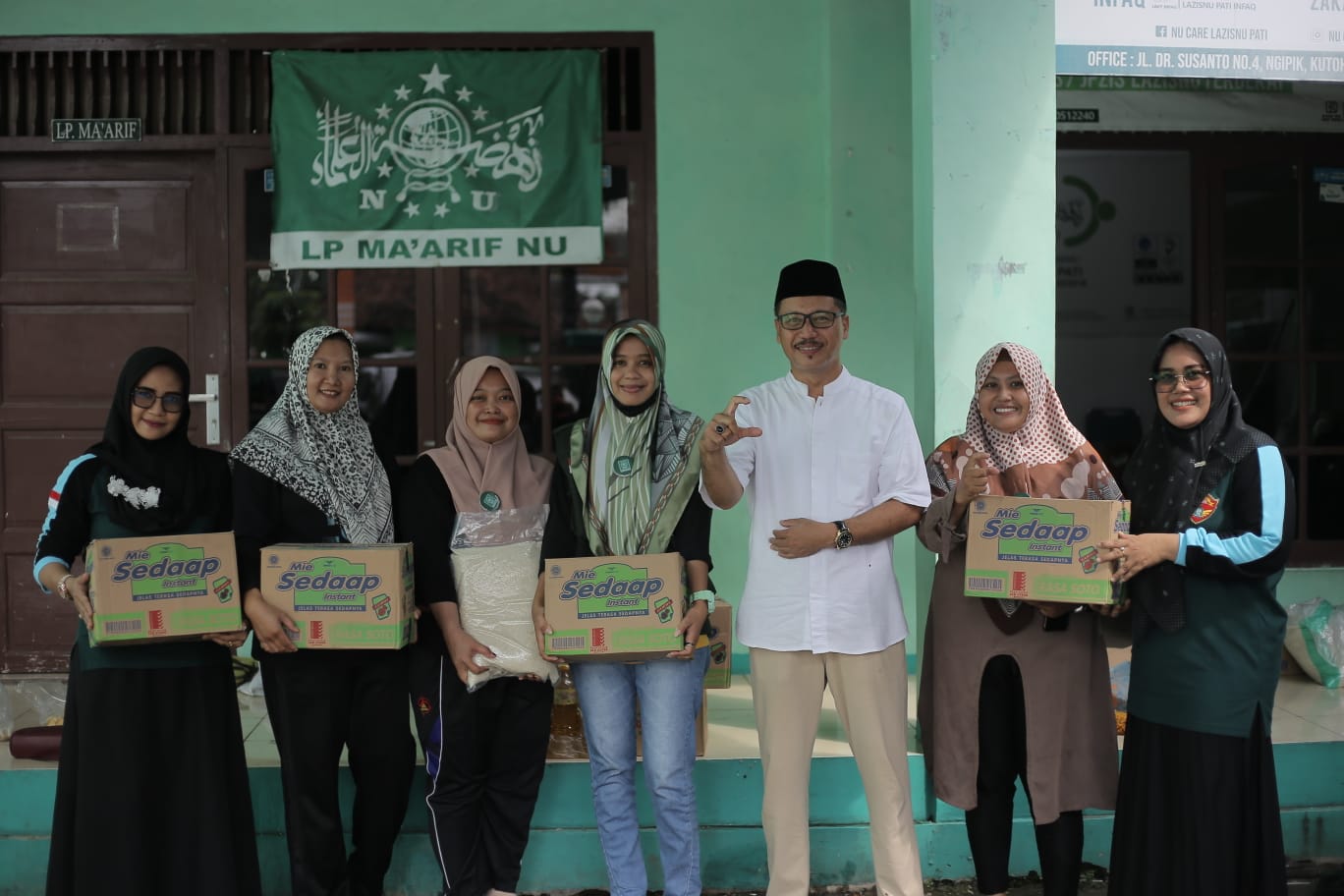 Presiden Pecinta Sholawat Berikan Sembako ke Dapur Umum NU Peduli Pati
