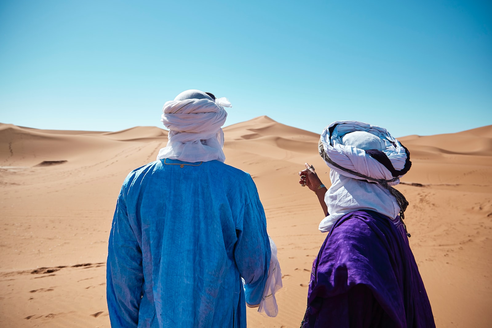 Ulama Standar Ganda. Photo by Fabien Bazanegue on Unsplash.
