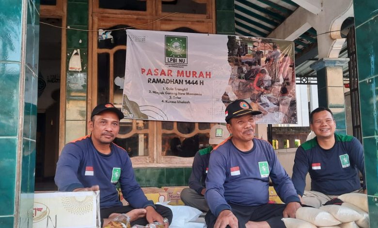 Gandeng Karang Taruna Mandala, LPBI NU Pati Gelar Pasar Murah di Desa Lahar