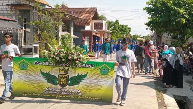 Karnaval HUT Silahul Ulum Dimeriahkan 16 MB dan Dua Angklung