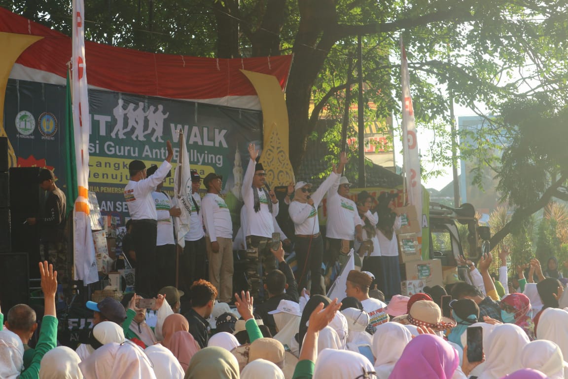 Ribuan Guru di Pati Kampanye Anti Bullying