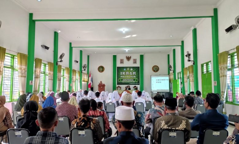 Mahasiswa Akper Alkautsar Temanggung Lakukan Ikrar