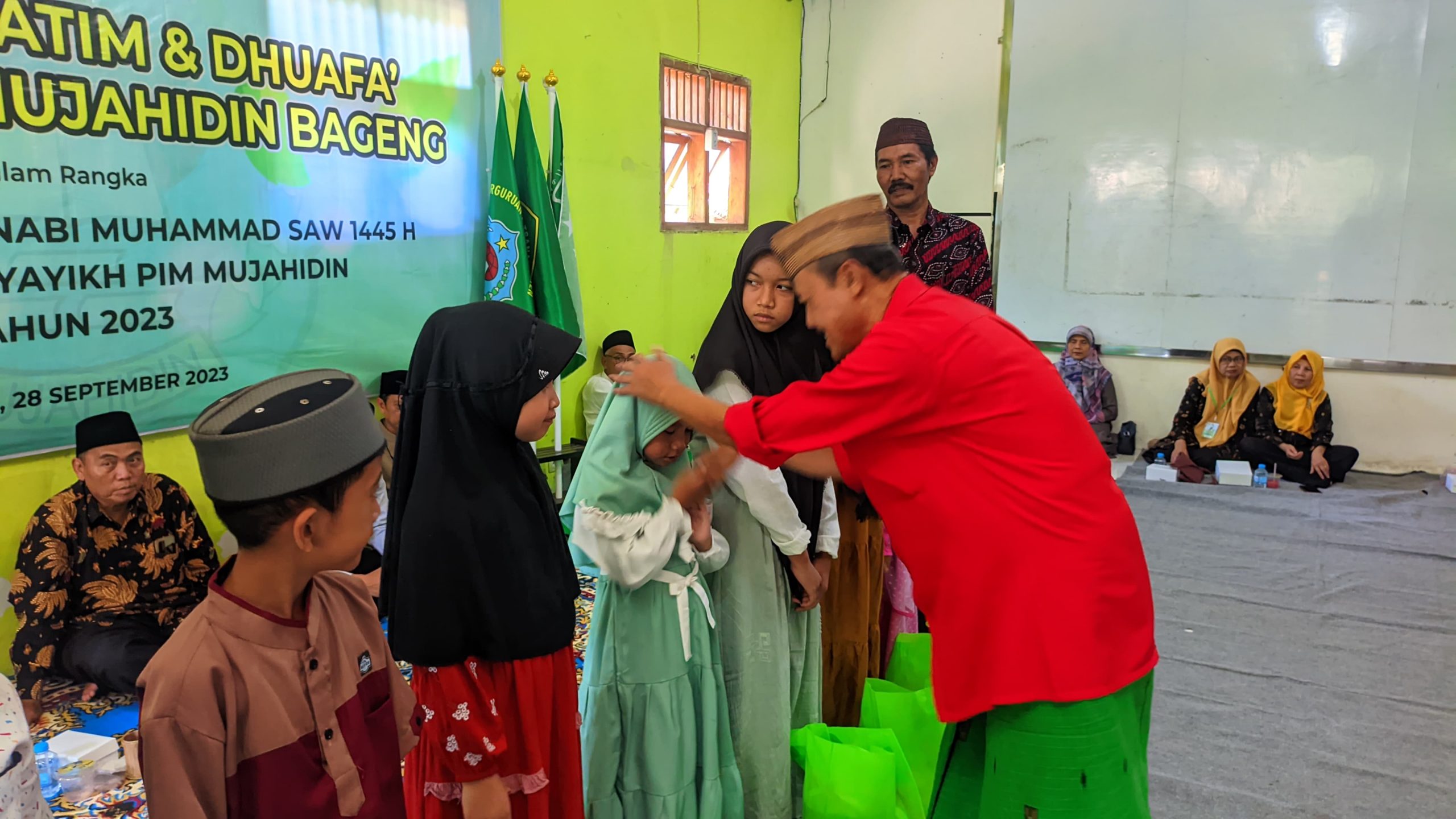Puluhan Anak Yatim dan Dhuafa Diberi Santunan YPI Monumen Mujahidin Bageng