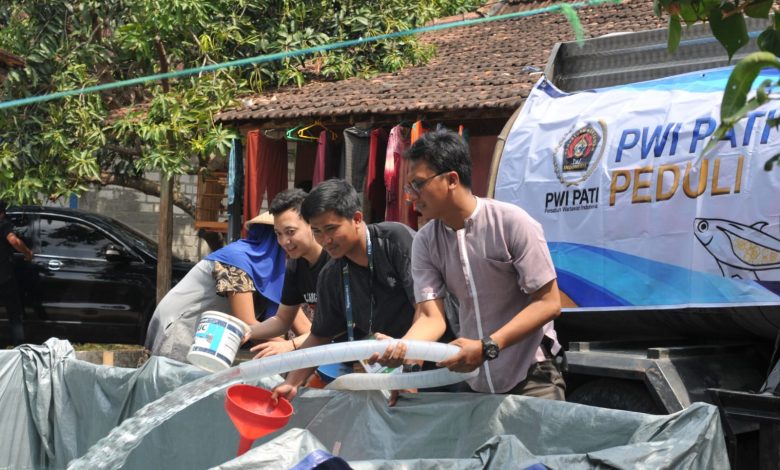 PWI Pati Salurkan Air Bersih ke Dua Desa Terdampak Kekeringan