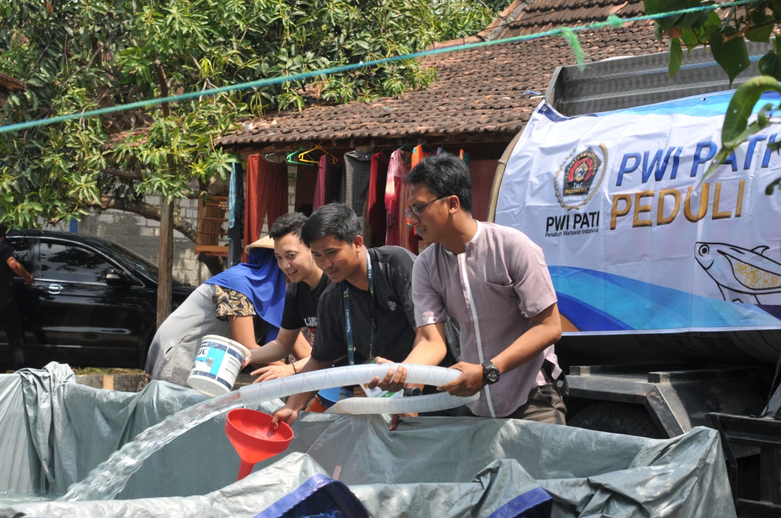 PWI Pati Salurkan Air Bersih ke Dua Desa Terdampak Kekeringan