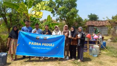 Bantu Warga Terdampak Kekeringan, Mahasiswa Pati di Unissula Berikan Bantuan Air Bersih