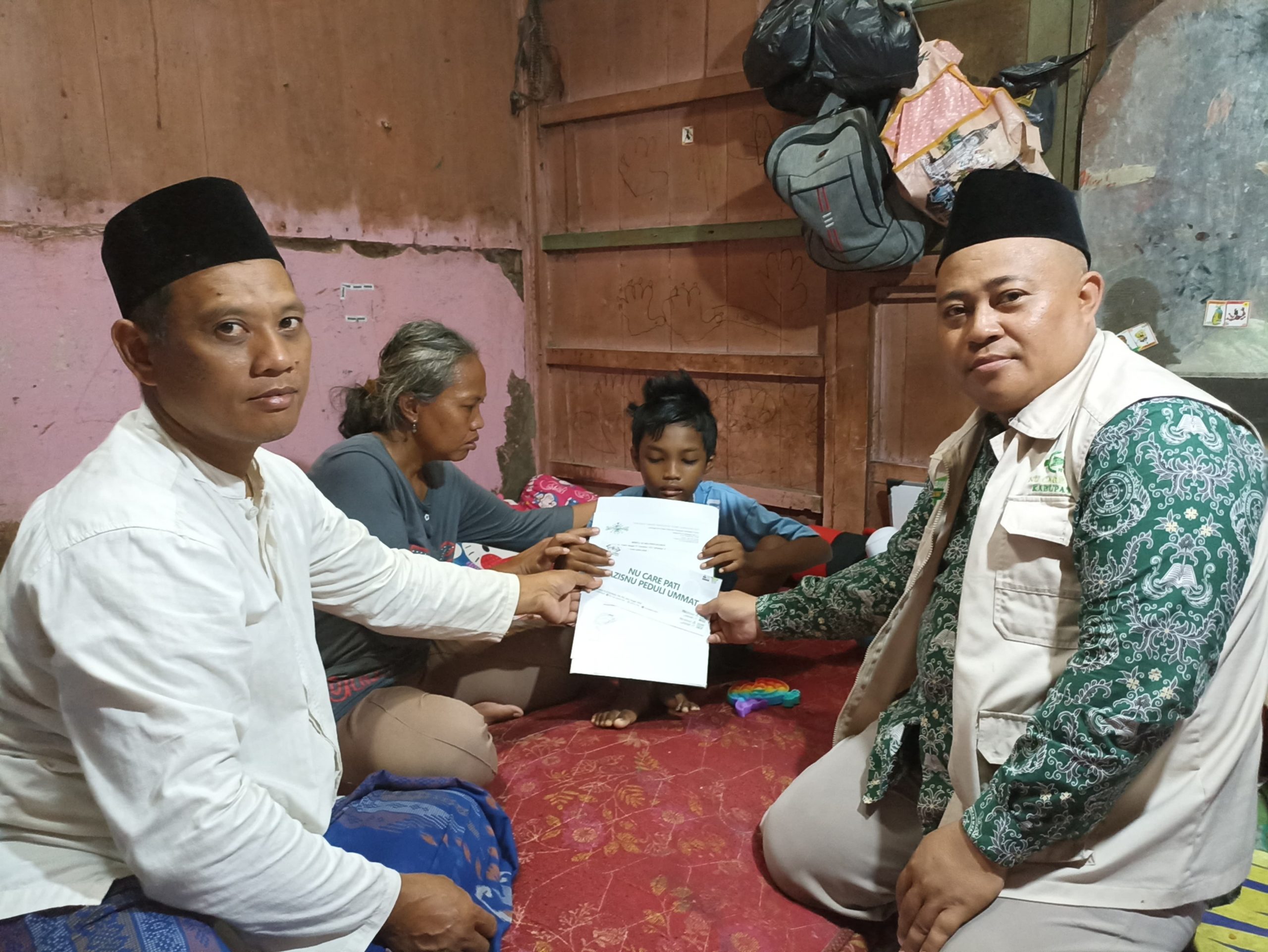 Peduli Yatim, Lazisnu Pati Beri Bantuan Pengobatan