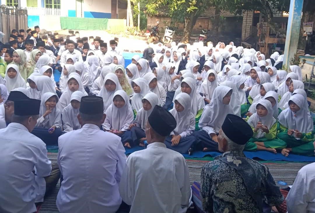 Siswa Luthful Ulum Pasucen Adakan Istigasah Pemilu Damai