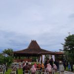 Photo by Panatagama