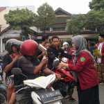 Siswa MAN 1 Pati Bagi-bagi Ratusan Takjil di Bulan Ramadan