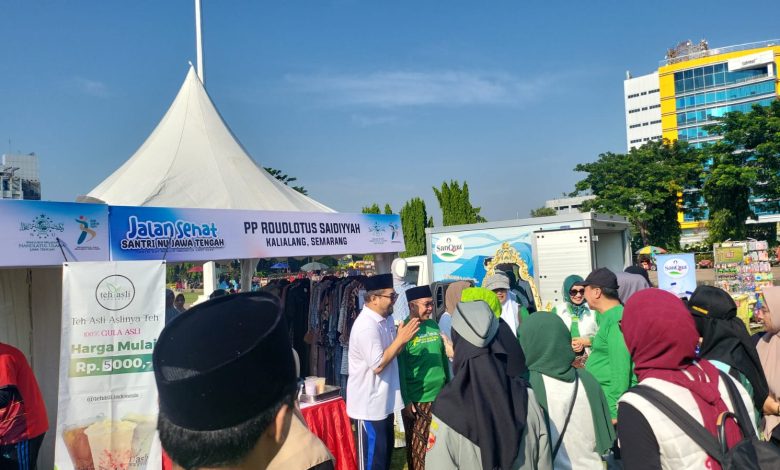 Ratusan Produk UMKM Pesantren Ramaikan Jalan Sehat Santri NU Jawa Tengah