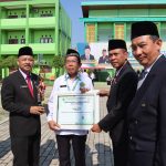 Guru MAN 1 Pati Ciptakan Buku Ajar Kimia