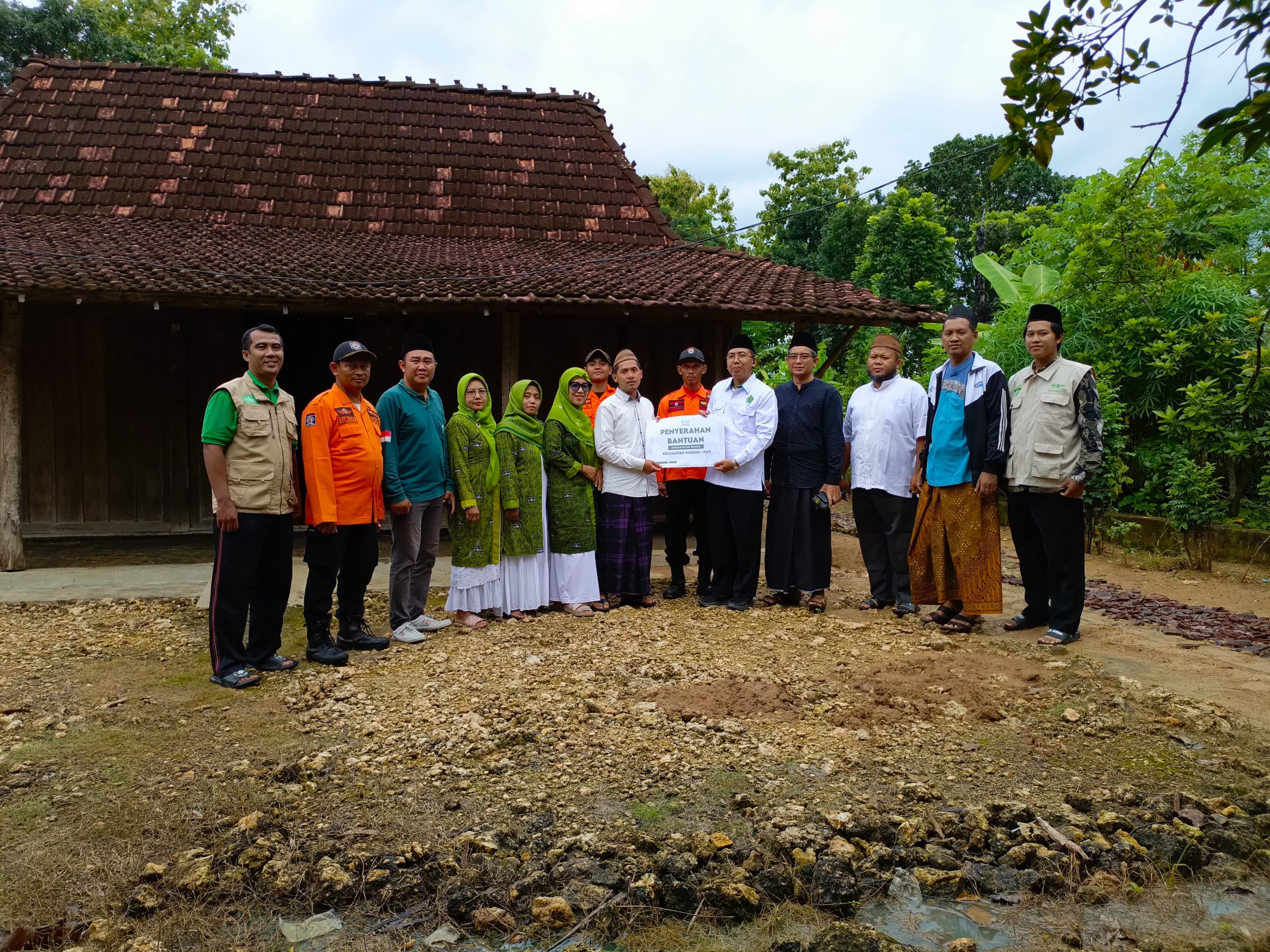 Lazisnu PCNU Pati Salurkan Bantuan untuk Korban Puting Beliung di Kecamatan Winong