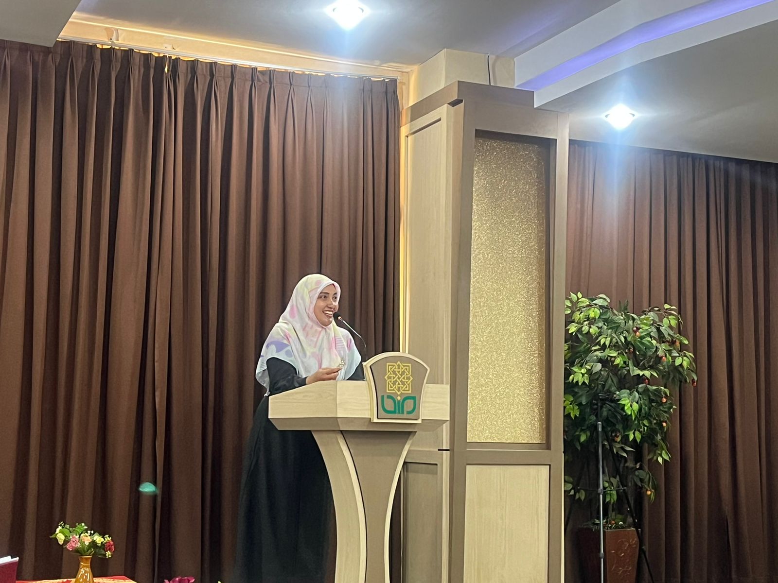 Lulus Doktor UIN Jogja, Fatmawati Sungkawaningrum Senyum-senyum