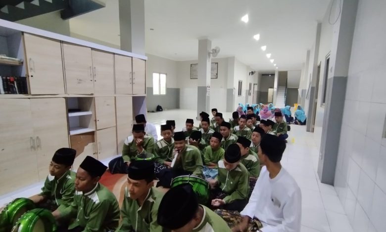 Peringati Isra' Mi'raj, SMP dan MA QT Al-Akrom Banyuurip Gelar Siraman Rohani