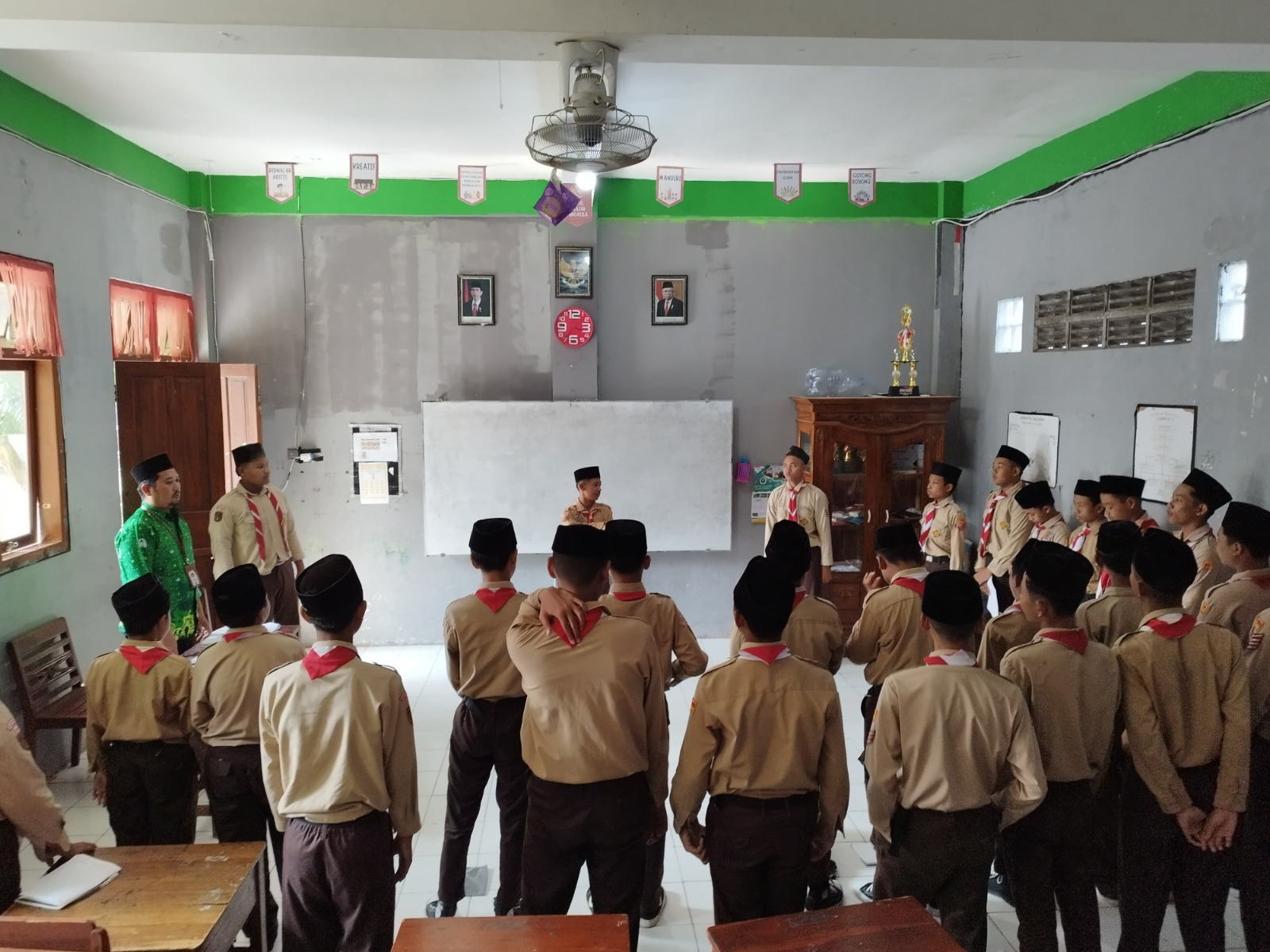 SMP IT Al-Anis Sukoharjo Konsisten Gelar Muhadhoroh