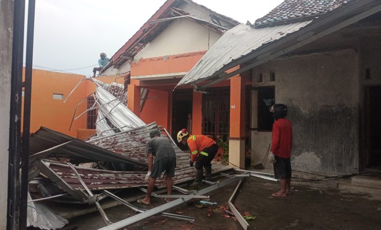 Tiga Desa di Gabus Pati Diterjang Puting Beliung, Puluhan Rumah Rusak