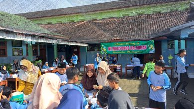 MI Walisongo Kalangan Sukoharjo Gelar Market Day