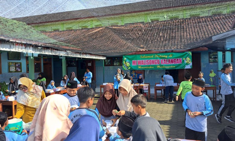 MI Walisongo Kalangan Sukoharjo Gelar Market Day