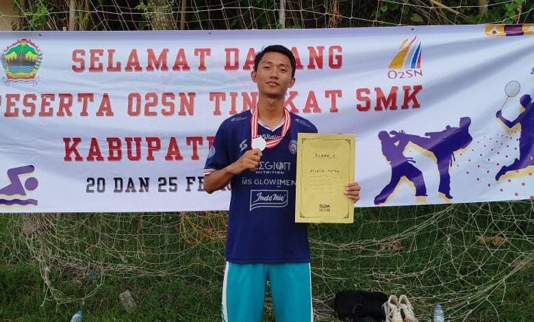 M. Zaenal Ma’arif Pelajar SMK Ma’arif NU Talang, Juara 02SN Tingkat SMK se Kabupaten Tegal