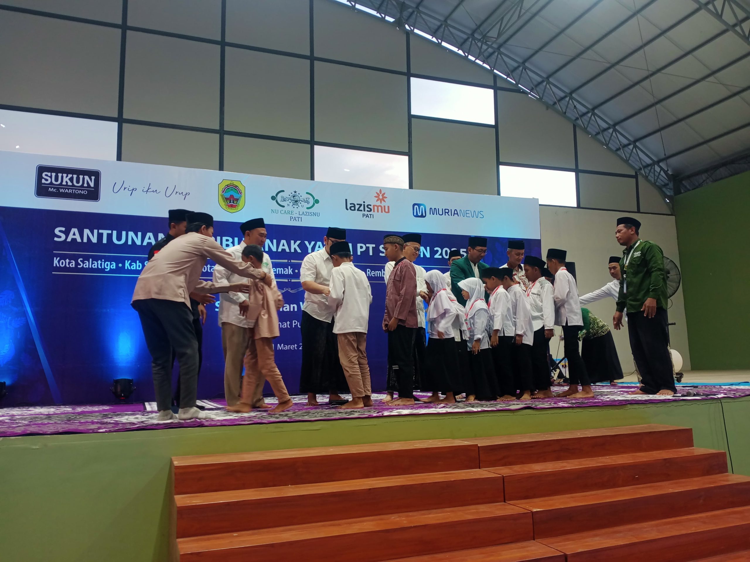 Foto: Santunan 10 ribu anak yatim PT Sukun di Kabupaten Pati disebut sebagai tradisi yang baik. (pcnupati/Hanafi)