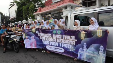 Ramadhan Berbagi, MAN 1 Pati Bagikan 300 Takjil dan Berikan Santunan Puluhan Anak Yatim