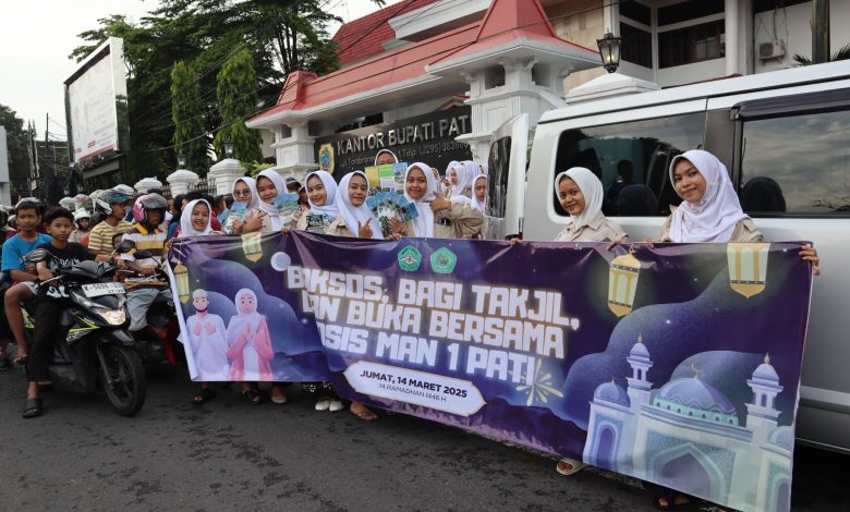 Ramadhan Berbagi, MAN 1 Pati Bagikan 300 Takjil dan Berikan Santunan Puluhan Anak Yatim