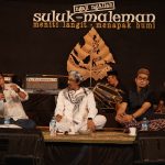 Keterangan foto: Ali Fatkhan, Anis Sholeh Ba’asyin dan Afthonul Afif dalam Ngaji NgAllah Suluk Maleman ‘Hikayat Negeri Berkabut’ yang digelar di Rumah Adab Indonesia Mulia, Sabtu (19/4) kemarin.