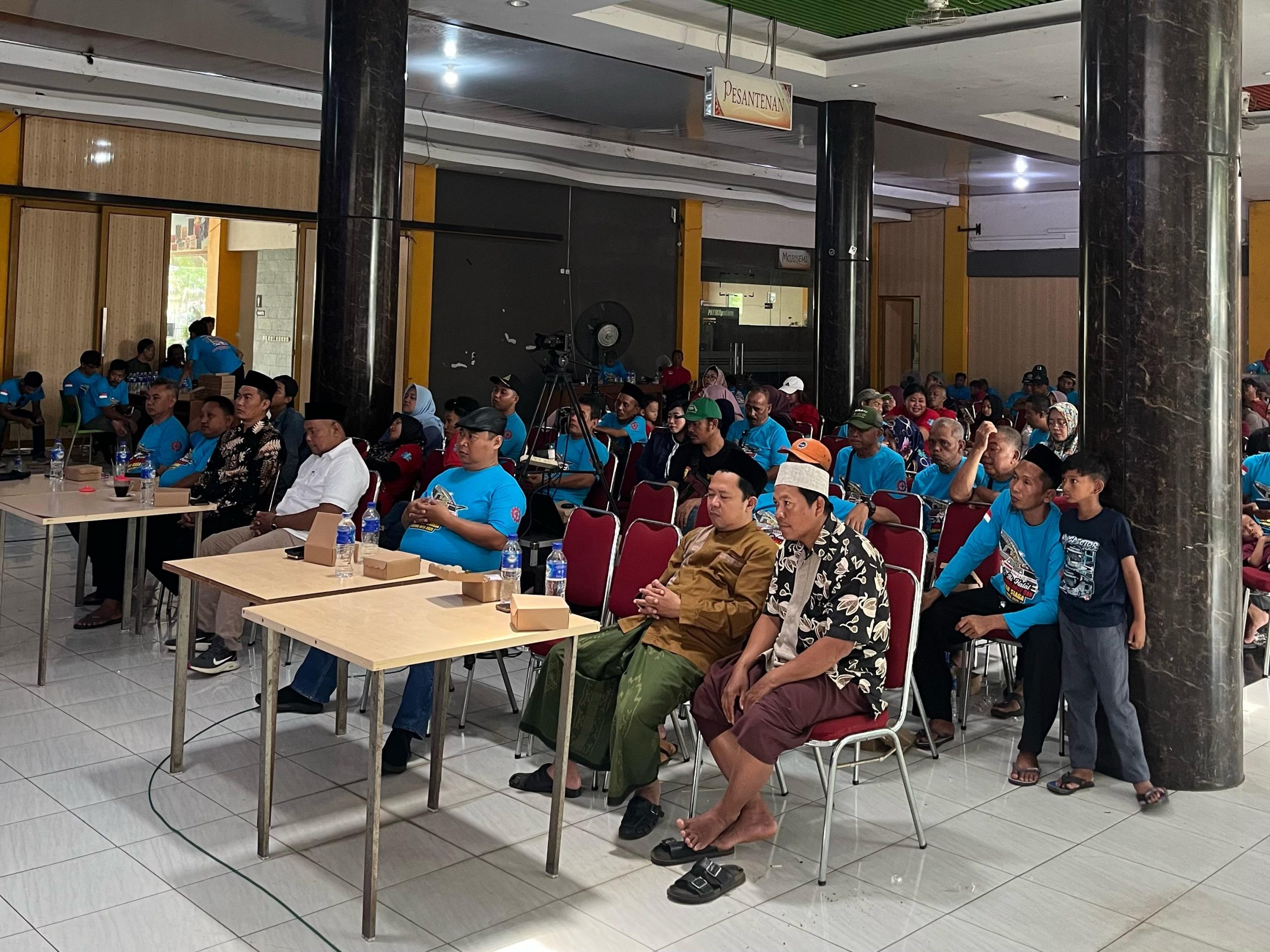 Para Sopir Ambulans Adakan Halalbihalal di Pati