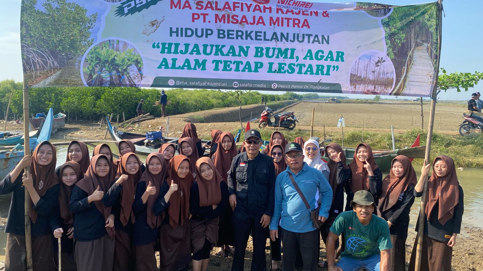 Siswa MA Salafiyah Kajen Pati Tanam 2.000 Bibit Mangrove di Pesisir Pangkalan