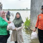 Peduli Korban Banjir Rob di Pesisir Pati, Lazisnu Tayu Salurkan Bantuan
