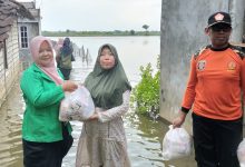 Peduli Korban Banjir Rob di Pesisir Pati, Lazisnu Tayu Salurkan Bantuan