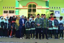 Puluhan Murid MTs Tarbiyatul Banin Winong Pati Mendapat Paket Bantuan dari YBM BRILiaN
