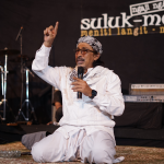 Keterangan foto: Anis Sholeh Ba’asyin dalam NgAllah Suluk Maleman ‘MataAirMata Merdeka’ yang digelar di Rumah Adab Indonesia Mulia, Sabtu (16/8).