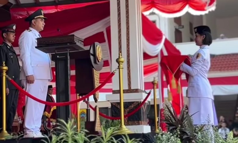 Pimpin Upacara 17-an di Pati, Ini Pesan Taj Yasin