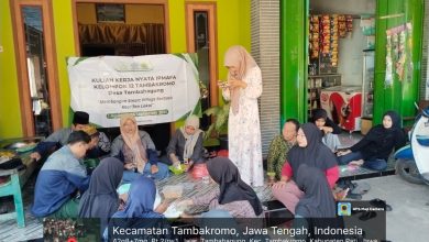 Tim KKN Antasena Ipmafa Latih Ibu-Ibu di Tambahagung Tambakromo Bikin Inovasi